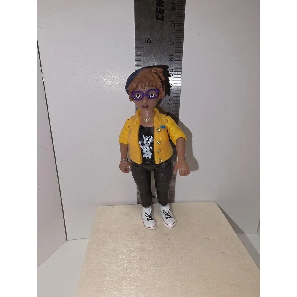 4.5-inch April O'Neil action figure from the Teenage Mutant Ninja Turtles TMNT